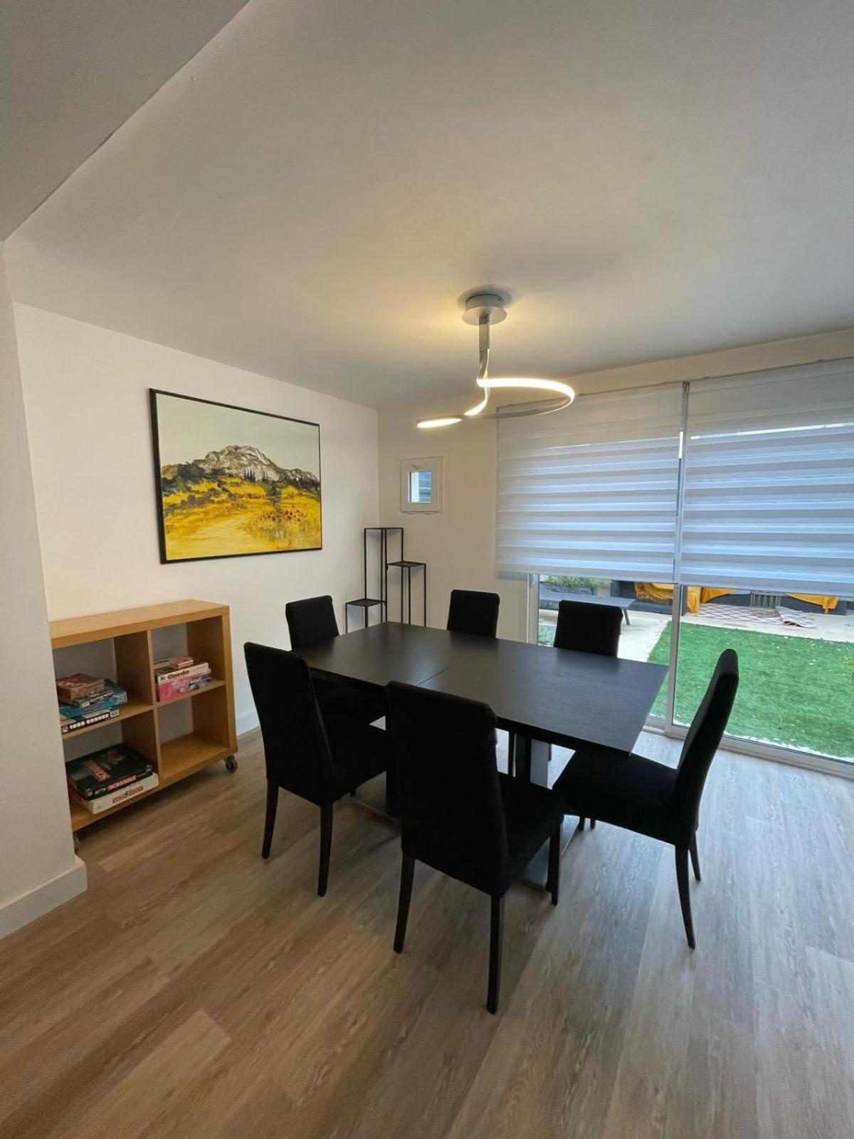 Maison Entiere Redessan Luaran gambar