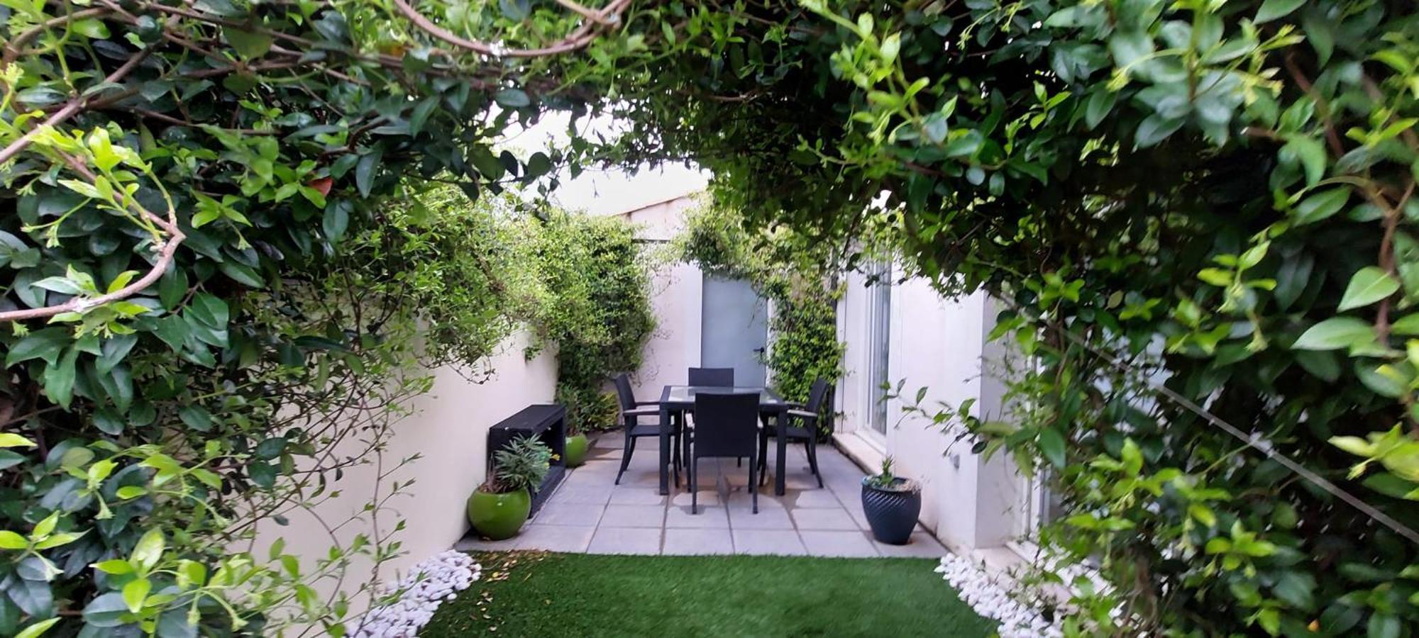 Maison Entiere Redessan Luaran gambar
